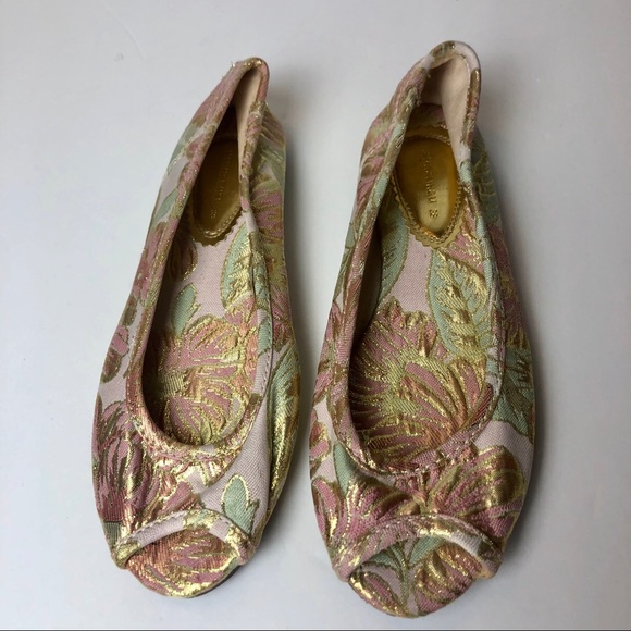 H&M Shoes - Gorgeous never worn flower design flats